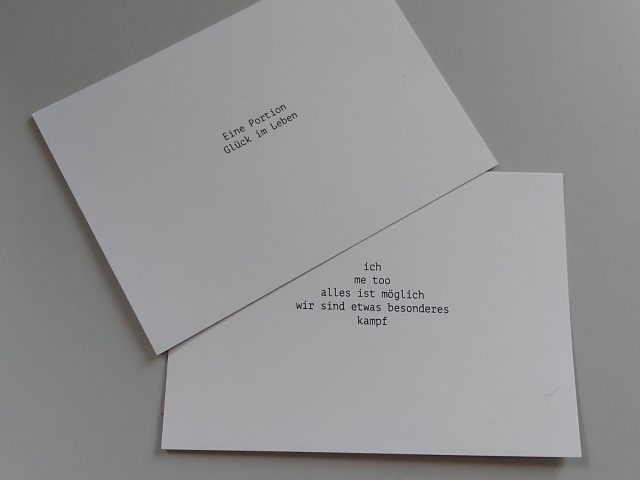 2 Postkarten mit den Zitaten: Eine Portion Glück im Leben und Ich / me too / alles ist möglich / wir sind etwas besonderes / kampf