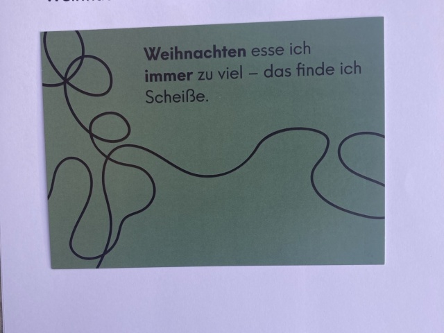 Schriftzug: Weihnachten esse ich immer zuviel - das finde ich Scheiße