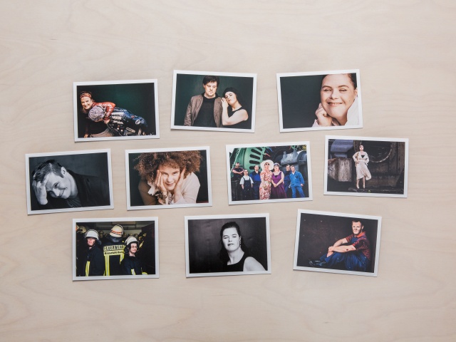 Abbildung der 10 Postkarten mit Autorenfotos, zurechtgemacht als Models für Mode und Schönheit